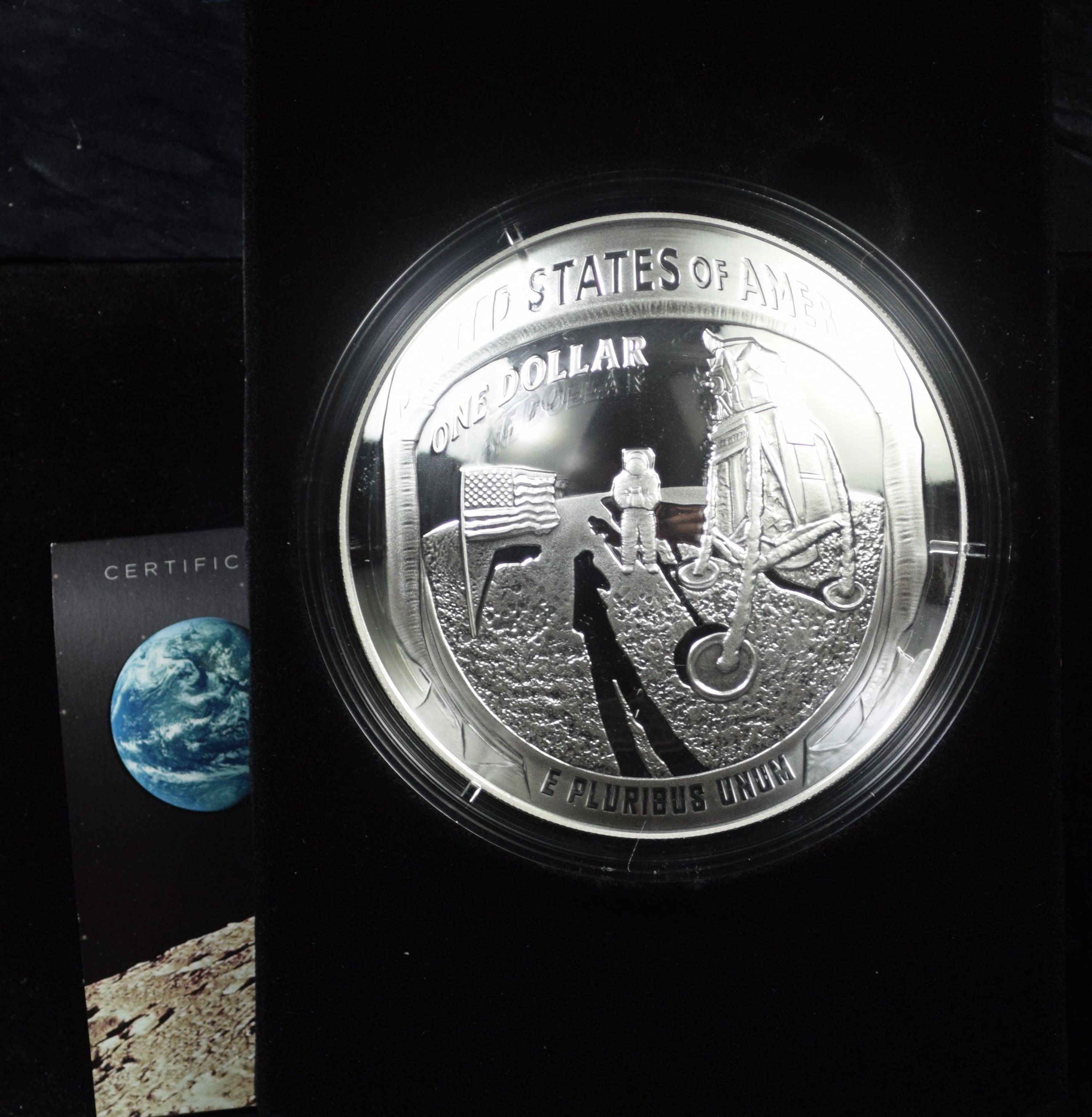 2019 Apollo 11 50th Annv. Commen 5oz Silver Dollar