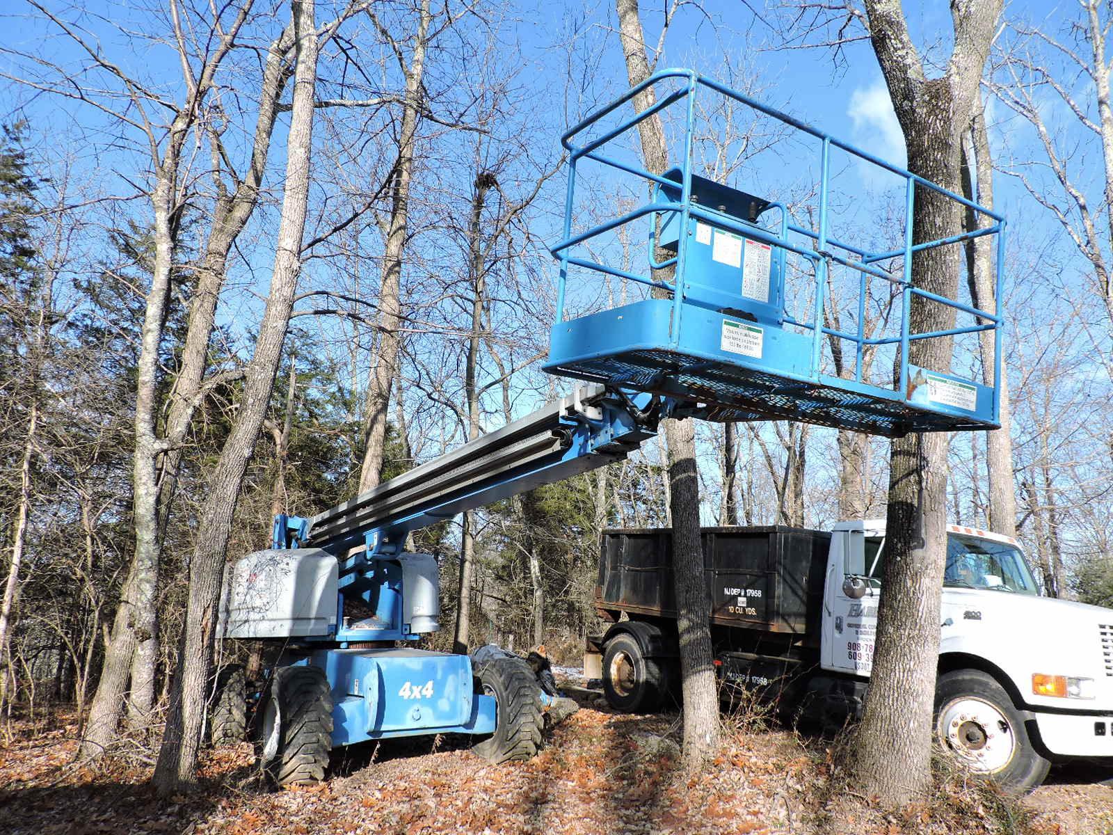 2001 GENIE S-60 4WD Articulating Boom Lift