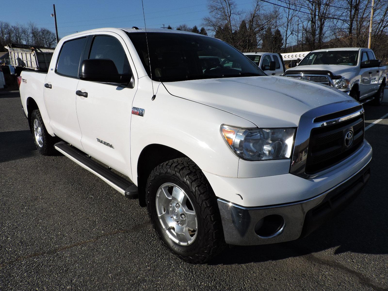 2011 Toyota Tundra SR5 CrewCab - 5.7 V8 4X4