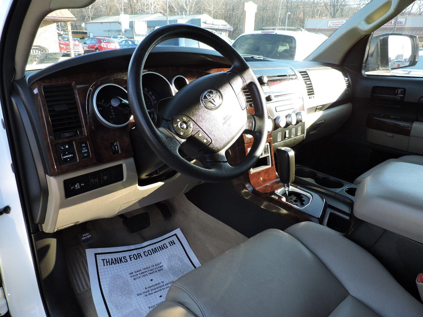 2011 Toyota Tundra SR5 CrewCab - 5.7 V8 4X4