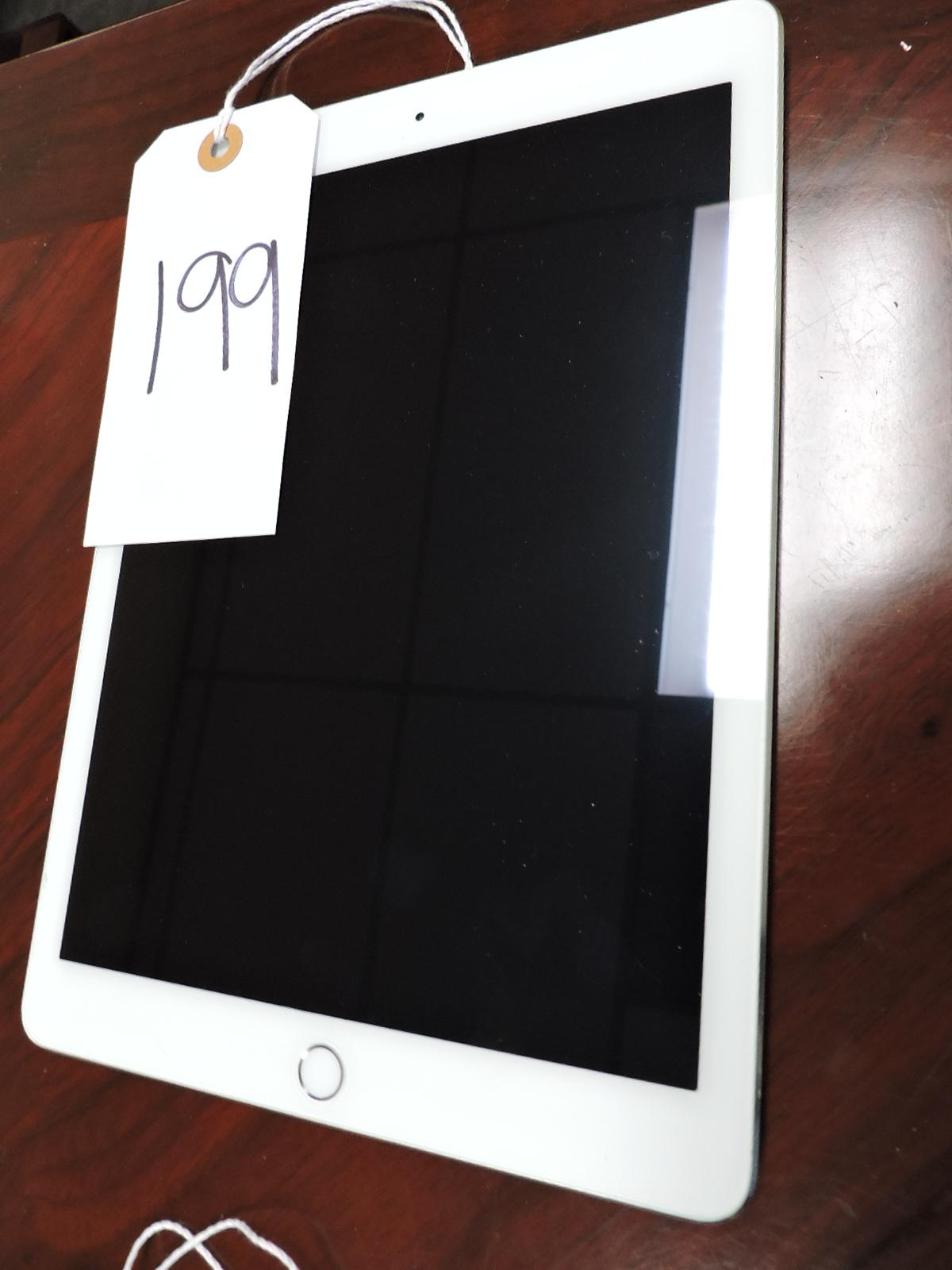 Used APPLE iPad 10" White -- Functional - no box -- WIFI