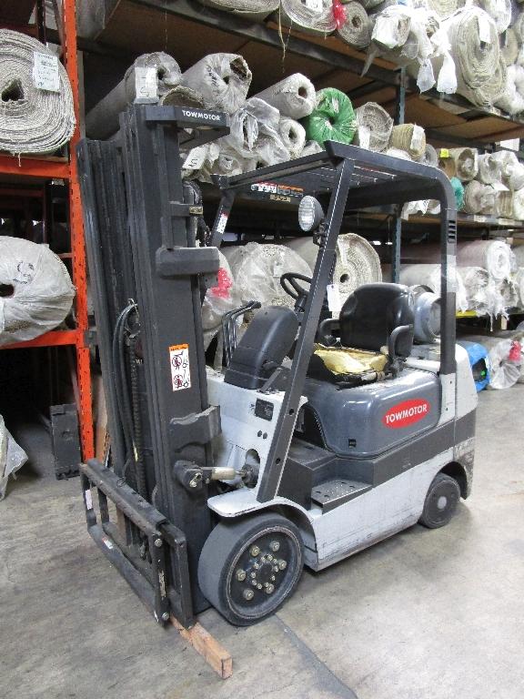 TOWMOTOR Forklift - Model: TGC25 - LP GAS - Unit is NOT Functional, we do not know why.