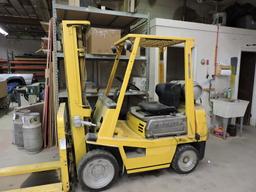 Toyota Forklift - Propane Model: 2-4FG25. Runs and Functions