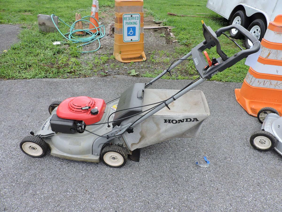 HONDA Harmony 215 Push Mower - Gas - Functions Well