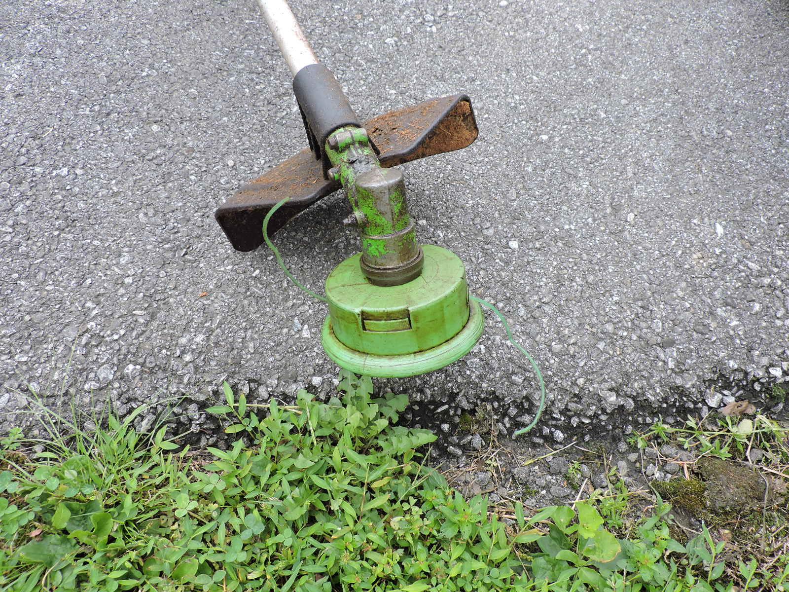 GREEN MACHINE 2300 - 25CC Gasoline Trimmer