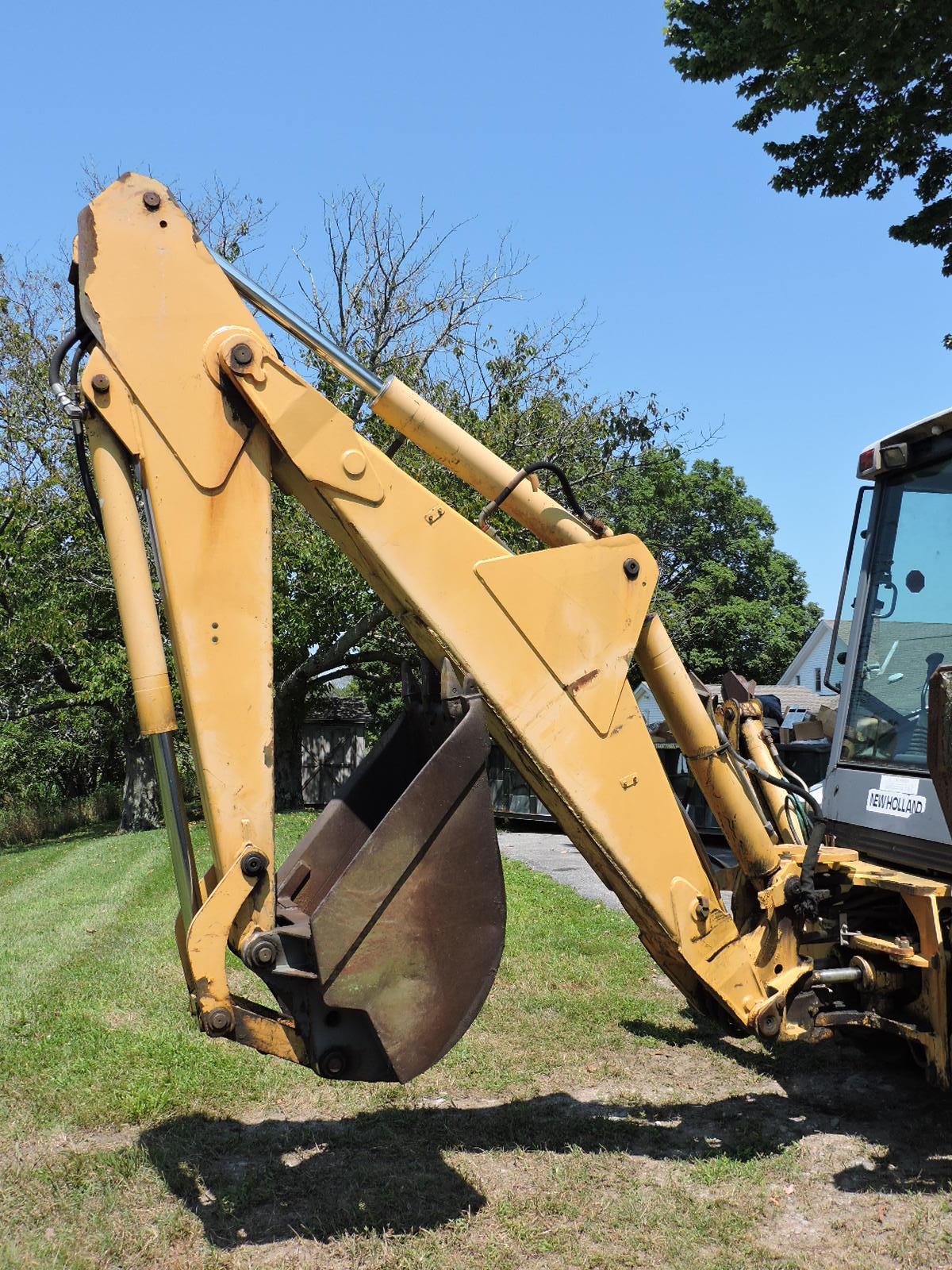 1998 FORD - NEW HOLLAND 555 CP4 4WD Back-Hoe / Loader -- 2807 Hours