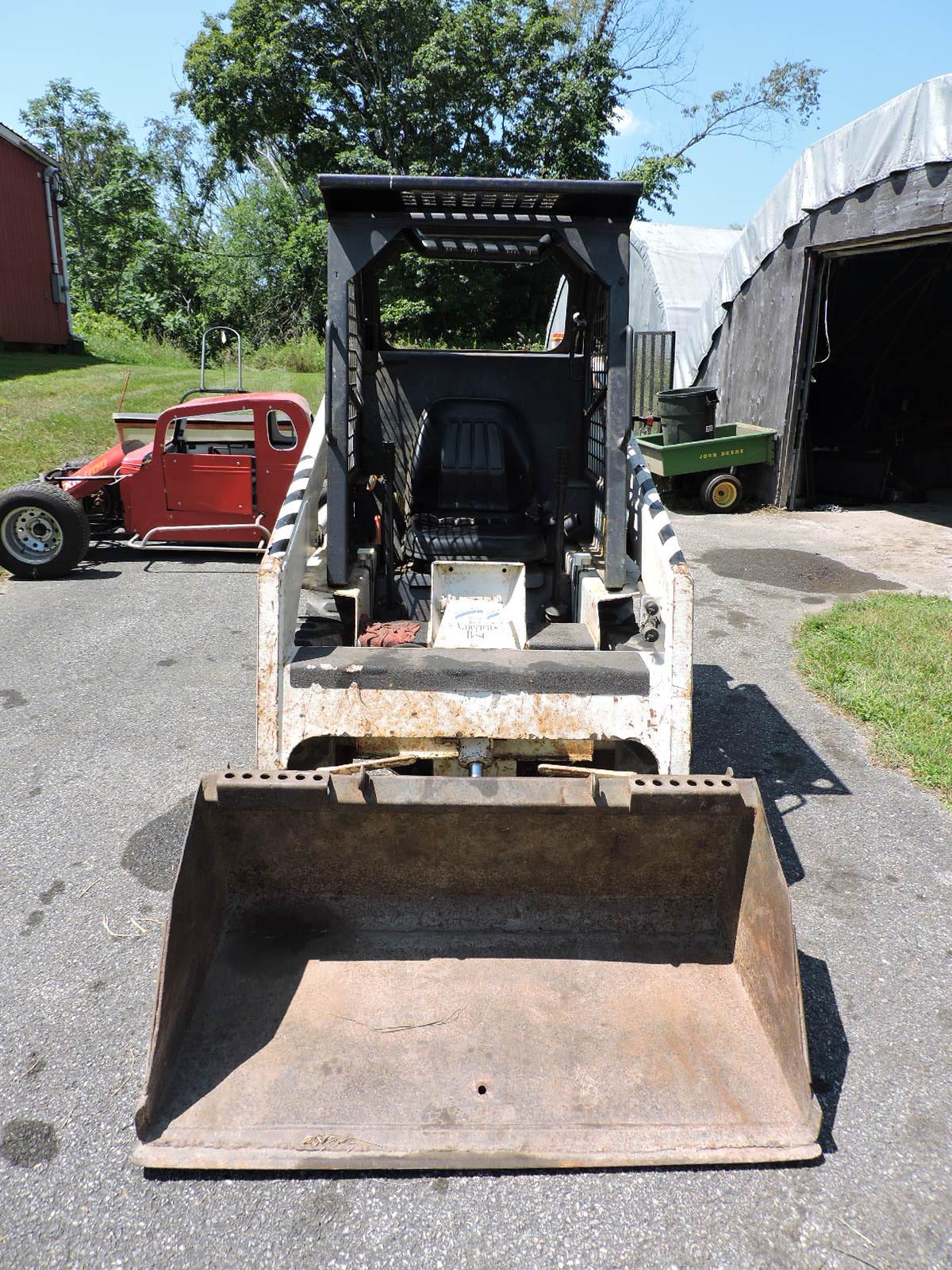 1989 Melroe BOBCAT 542B Skid Steer - with Bucket -- 654 Original Hours