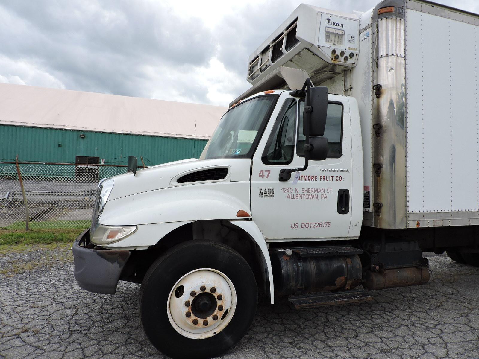 2003 International 4400 Regular Cab REEFER BOX TRUCK / Diesel - Auto