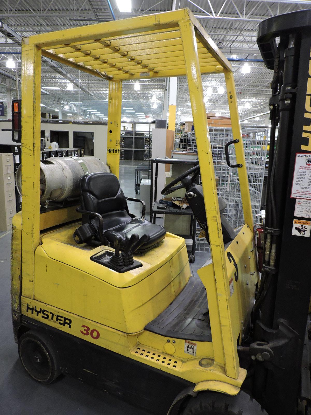 HYSTER 30 Triple-Mast Propane Forklift with Side Shift