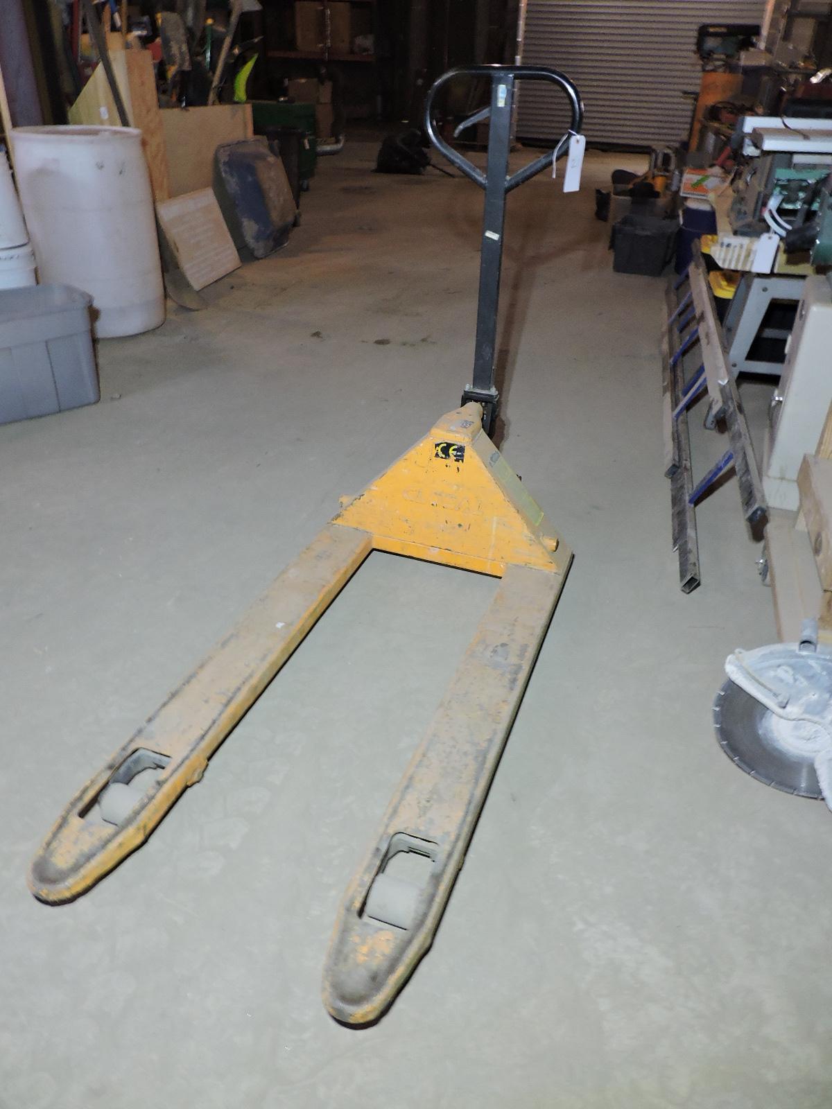 Global Industries PALLET JACK -- 5500LB Capacity