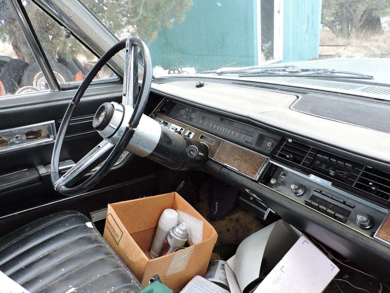 1967 Chrysler Imperial  LeBaron Sedan with 440ci Wedge-Head / 350 HP