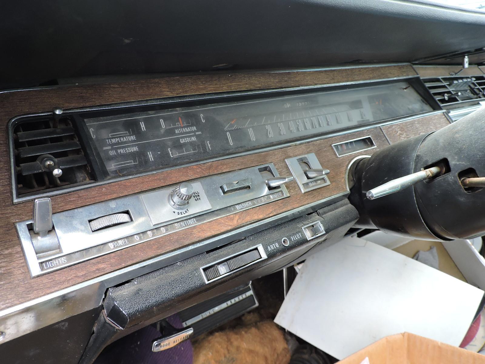 1967 Chrysler Imperial  LeBaron Sedan with 440ci Wedge-Head / 350 HP