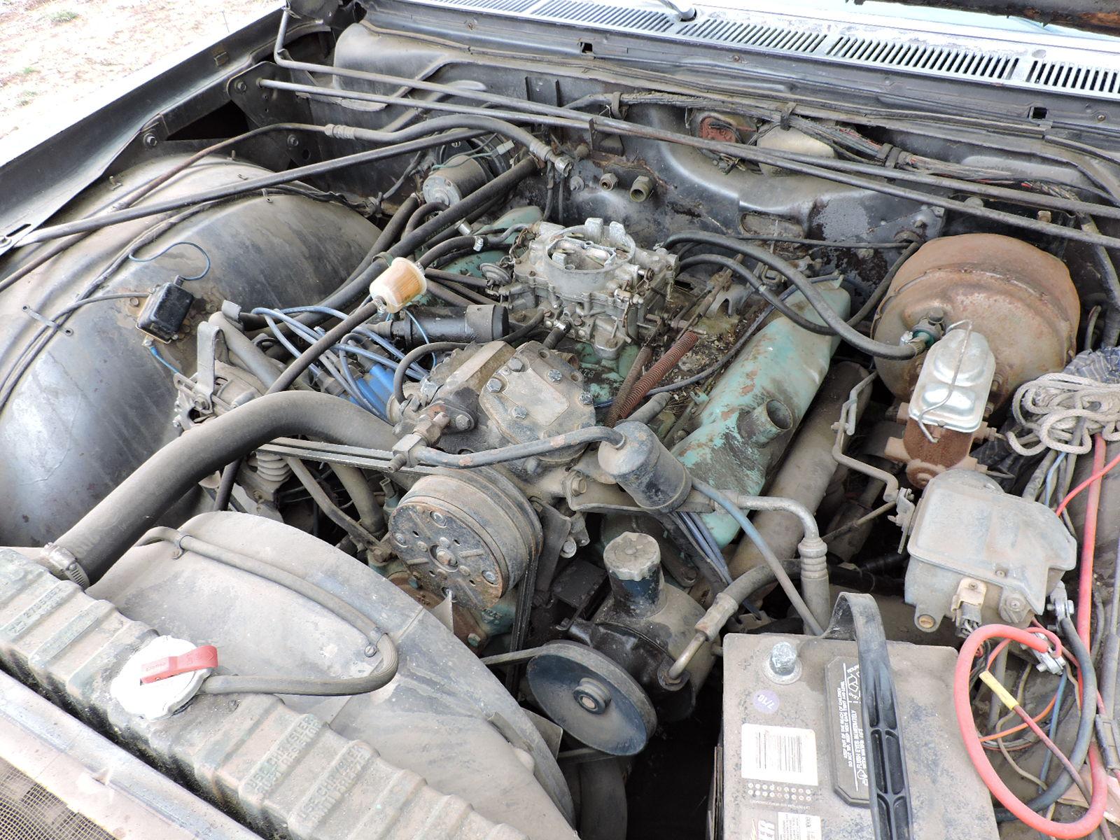 1967 Chrysler Imperial  LeBaron Sedan with 440ci Wedge-Head / 350 HP