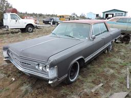 1967 Chrysler Imperial  LeBaron Sedan with 440ci Wedge-Head / 350 HP