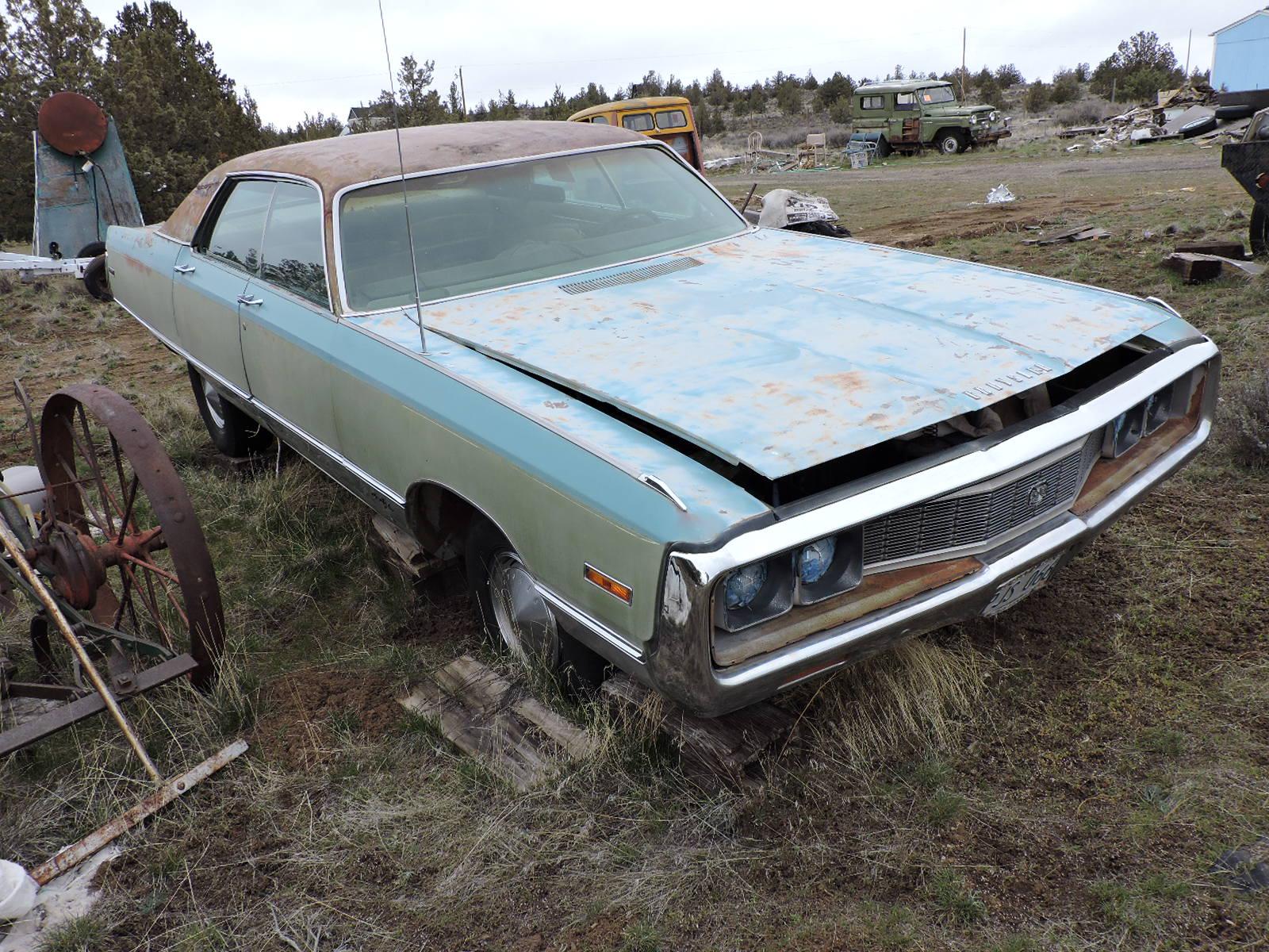 1971 Chrysler New Yorker Sedan - 440ci V8 / with Spare Parts