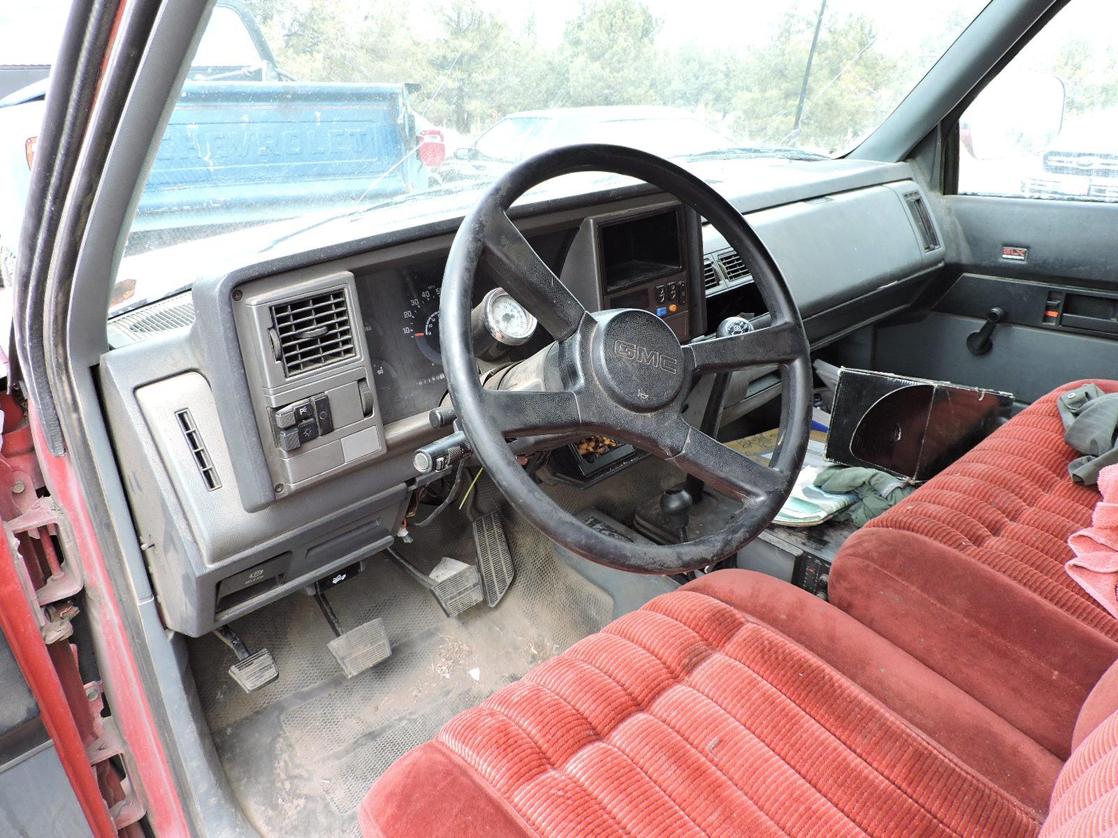 1989 GMC Sierra 1500 Regular-Cab Short-Bed Pickup / 4X4 with Manual Trans.