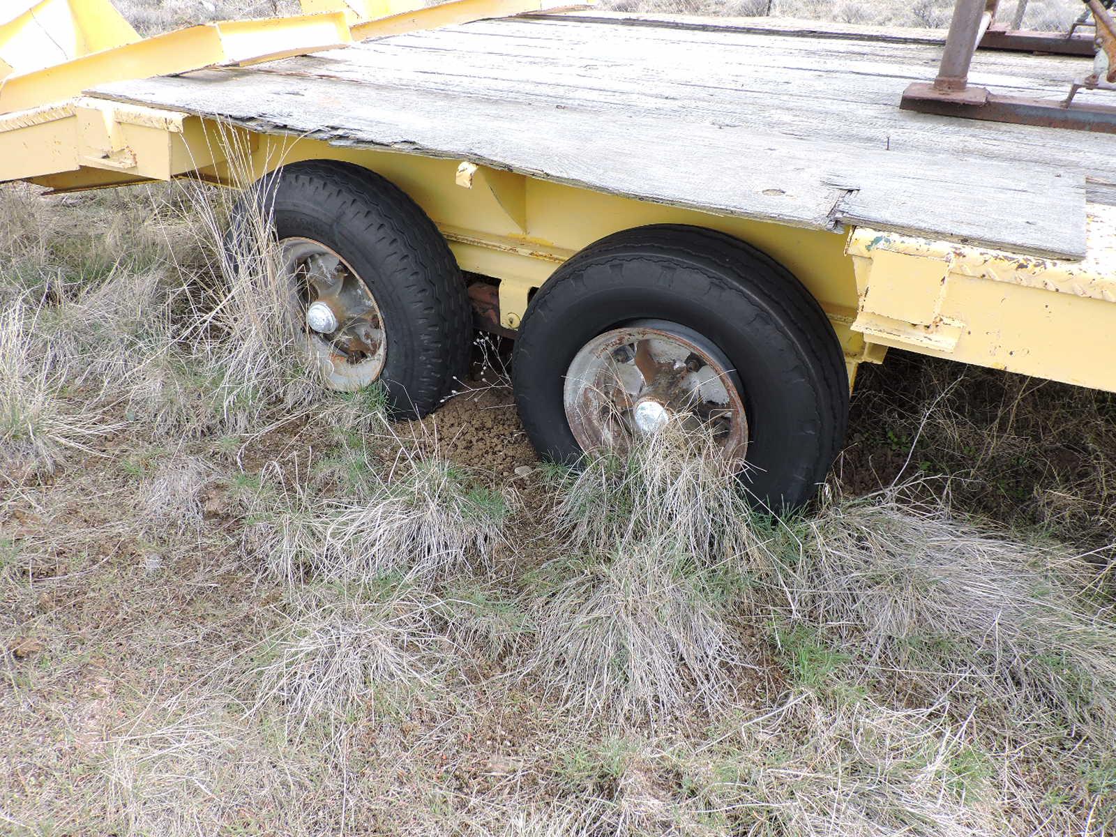 1977 Eager Beaver Brand HD Tandem-Axle Equipment Trailer