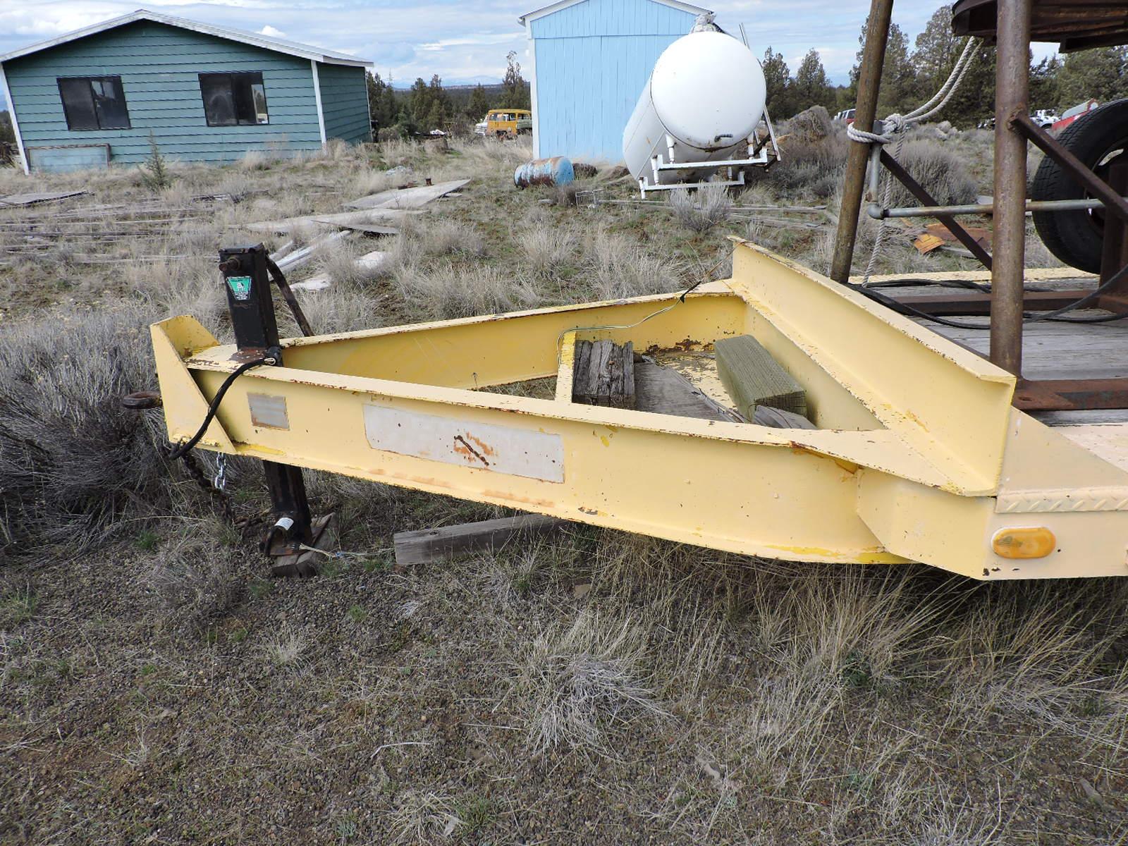 1977 Eager Beaver Brand HD Tandem-Axle Equipment Trailer