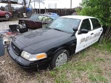 2010 Ford Crown Victoria Sedan / P71 Police Package