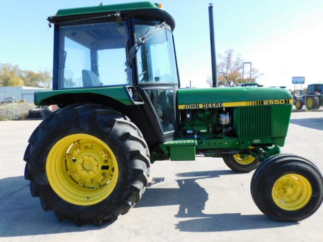 *SOLD*John Deere 2550 Cab Tractor