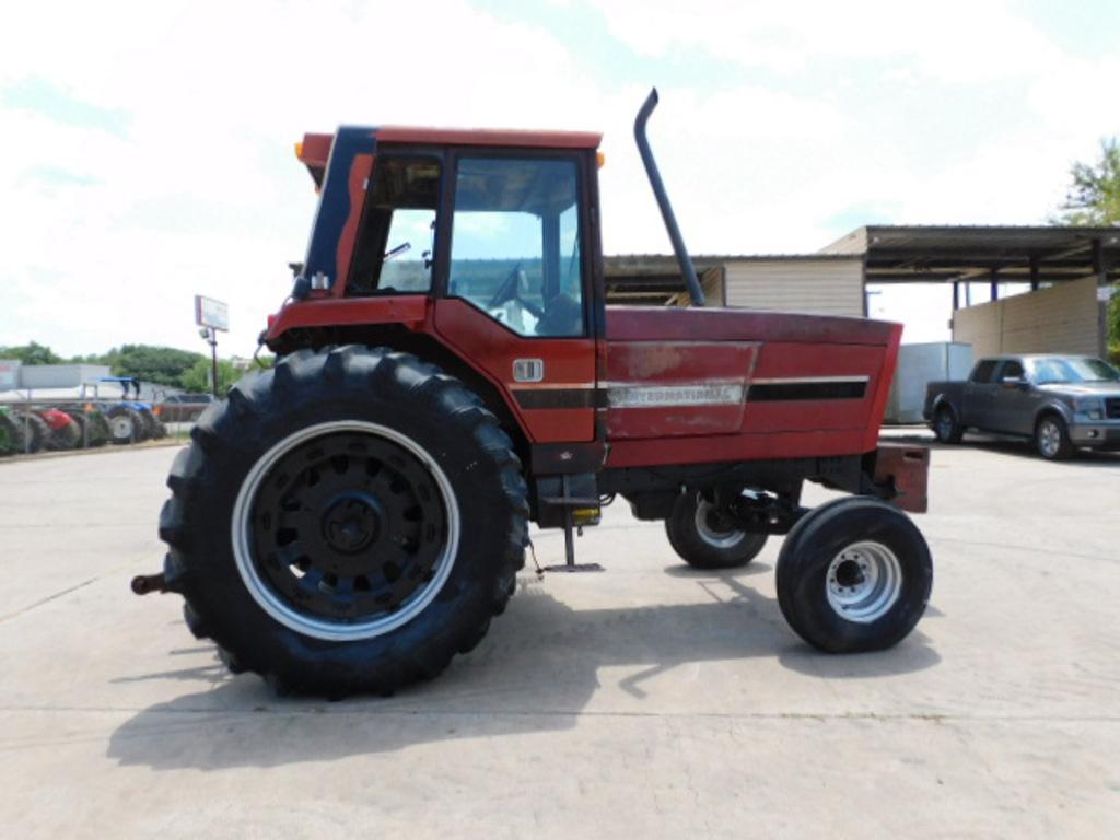 *SOLD* 3688 CASE IH DIESEL CAB FARM TRACTOR