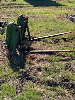 *SOLD*  Green Pallet  Forks 4-5 ft