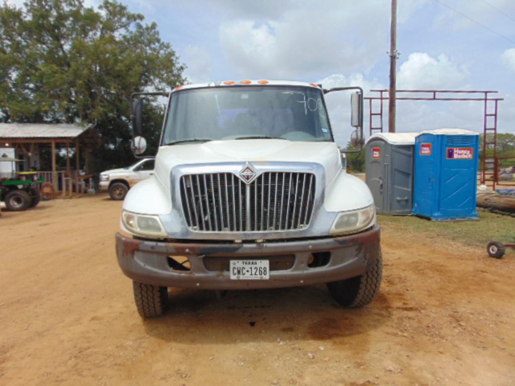 ****NOT SOLD*2001 INTERNATIONAL 4300 SERIES DIESEL DT 466 TRUCK