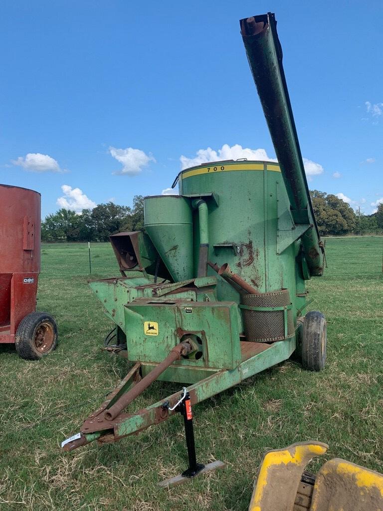 *NOT SOLD*JOHN DEERE 700 GRINDER MIXER