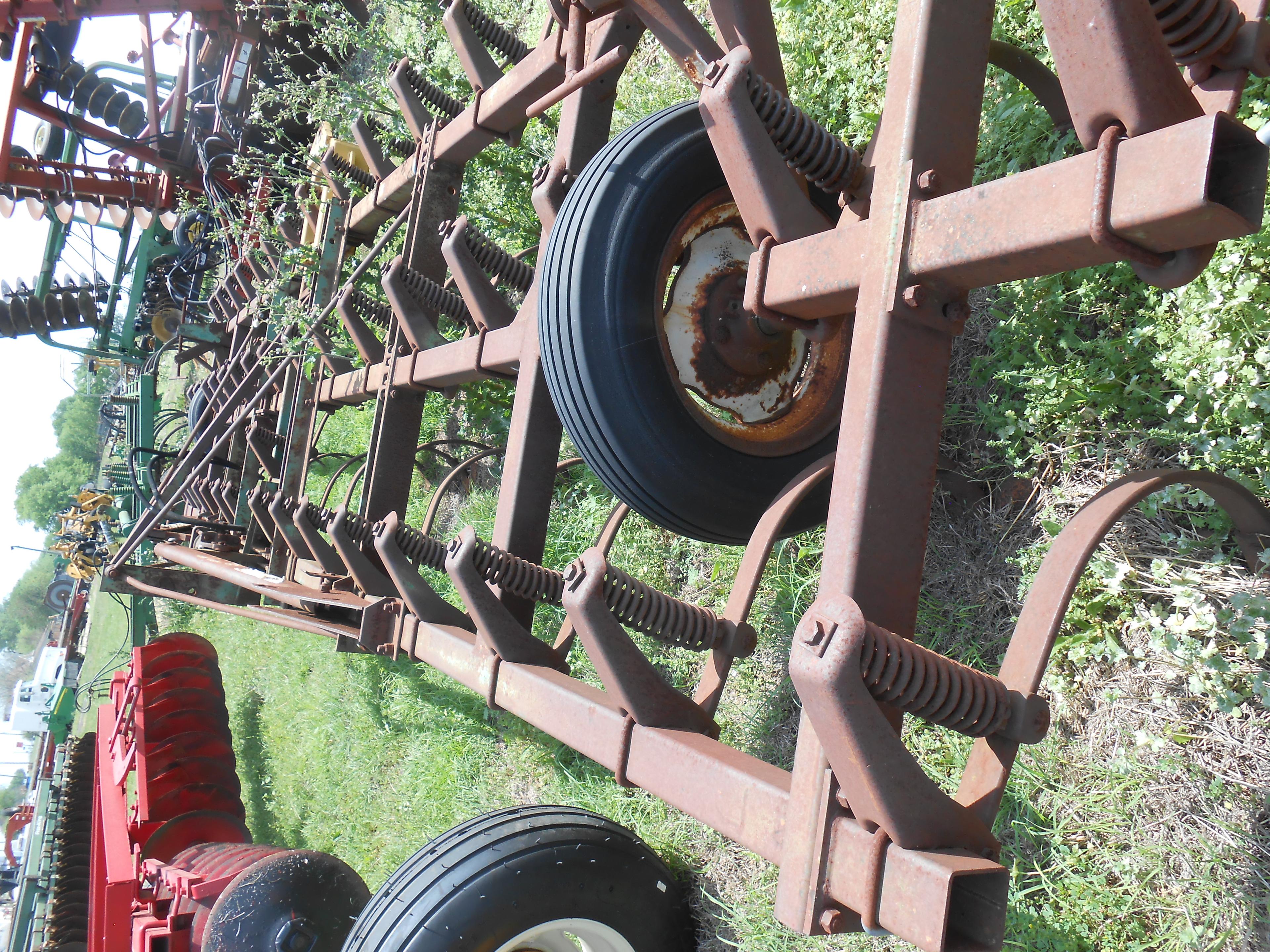 *NOT SOLD*JOHN DEERE 21 FT FIELD CULTIVATOR