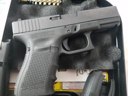 "Glock G23 .40 cal 3 mags, holster backstraps s/nWPW788