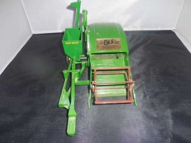 Ertl J.D. Combine 12A