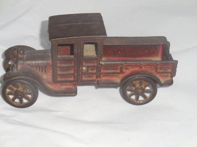Vintage Cast Iron Truck- 5 1/2” long