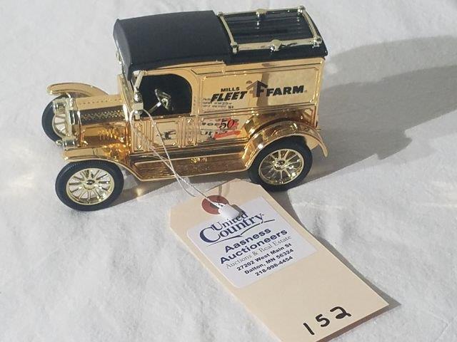 Ertl Fleet Farm Bank -2005