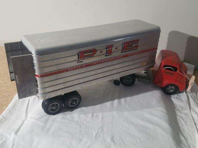 Vintage Smith Miller “Pie” Stub Nosed Dump Truck