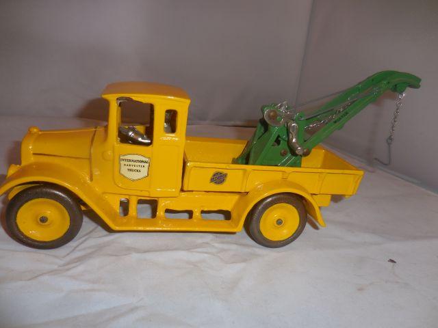 Arcade Int. Harvester Cast Iron Wrecker Truck