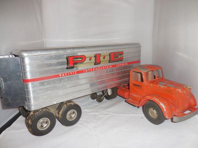 Smith Miller Mack Semi- Pie Trailer