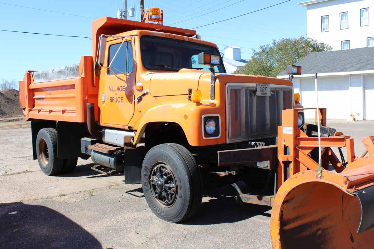 1997 INTERNATIONAL DUMP TRUCK