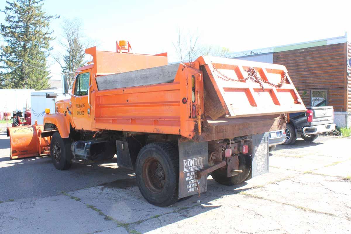 1997 INTERNATIONAL DUMP TRUCK