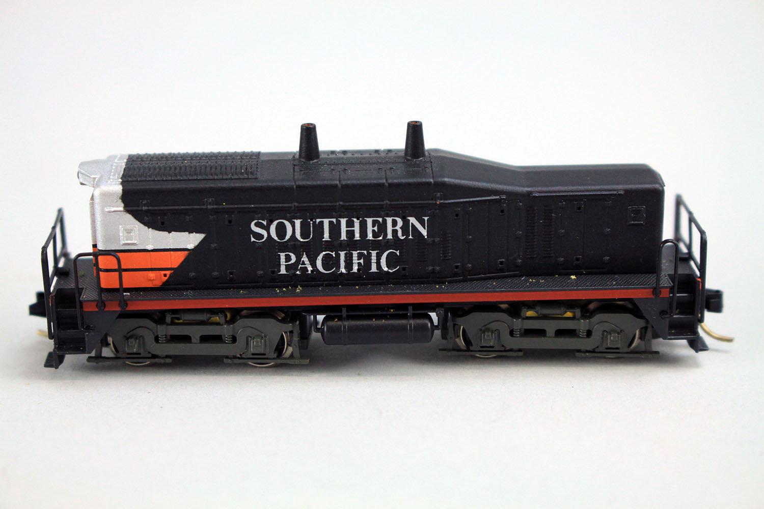 N Scale Arnold Southern Pacific Dummy Locomotive