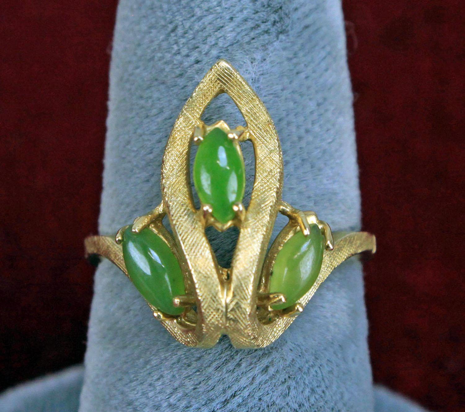 10K Gold Ladies Ring w/ Jade Colored Stones, Sz 6.5