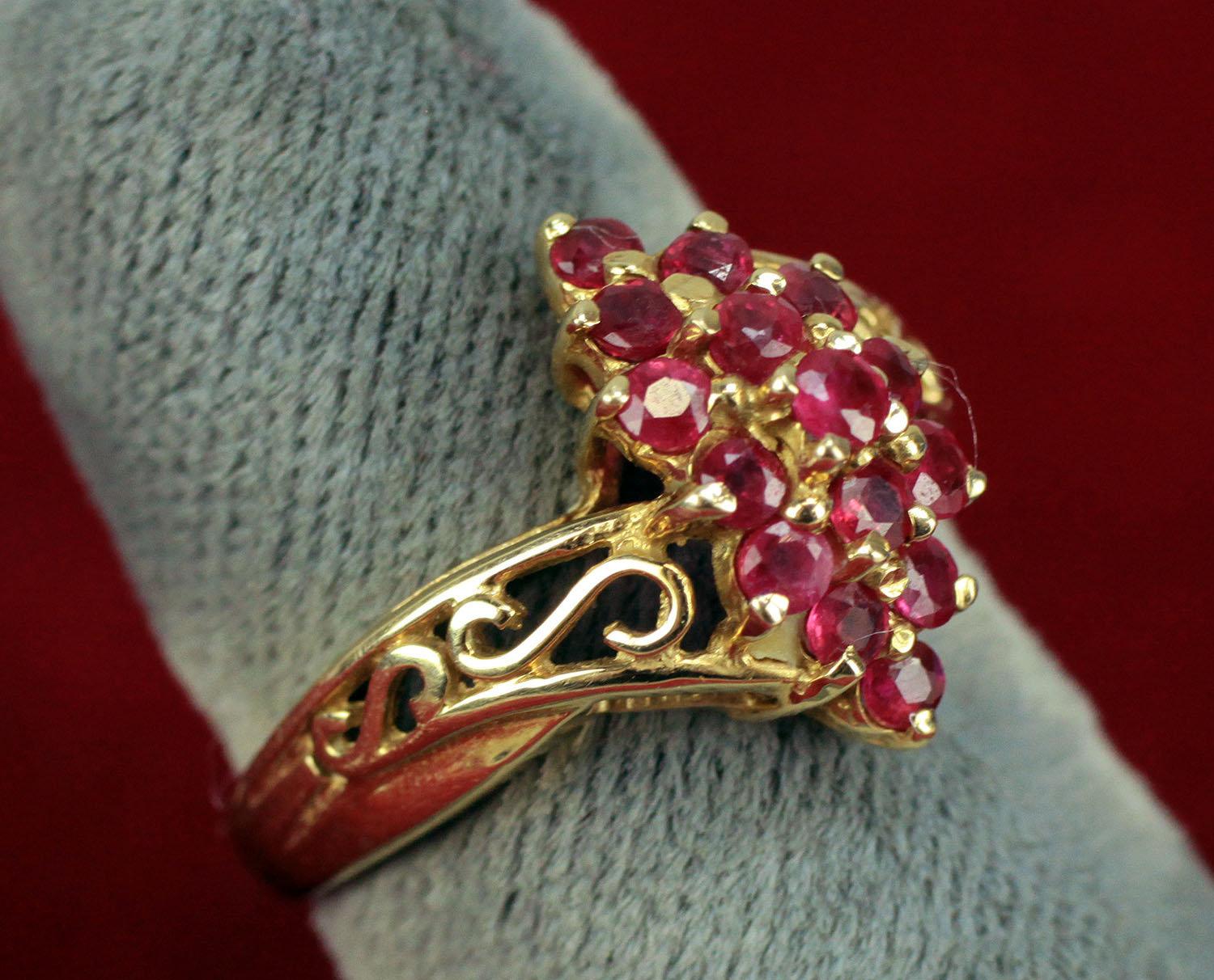 10K Gold Ladies Ring w/ Ruby Colored Stones, Sz 5