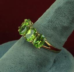 10K Gold Ladies Ring w/ Peridot Colored Stone, Sz 8
