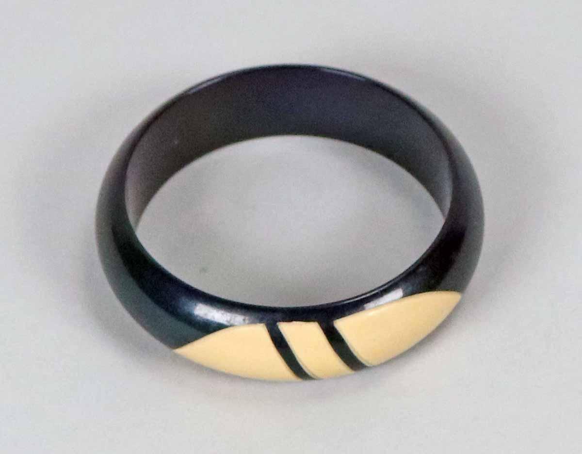 Vintage Bakelite Bangle Bracelet: Navy Blue w/ Deco Design