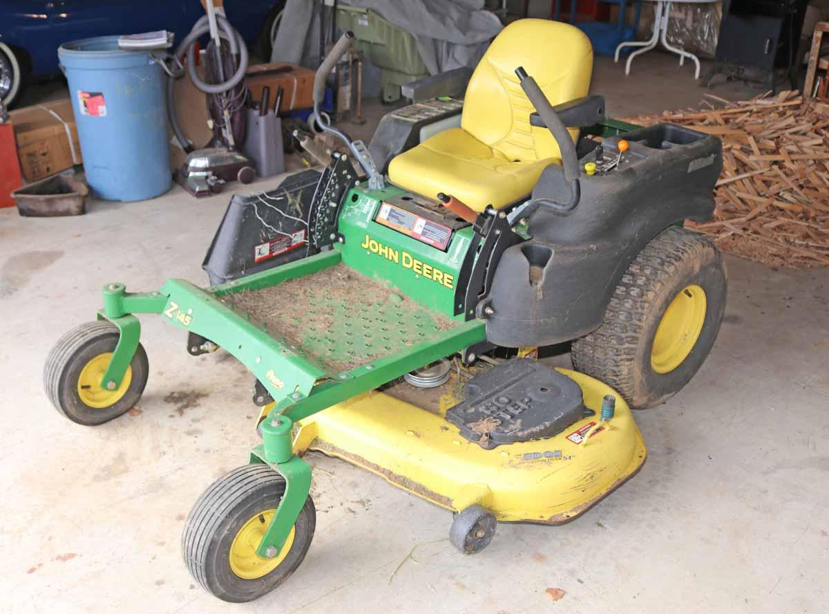 John Deere z445 Zero Turn Mower