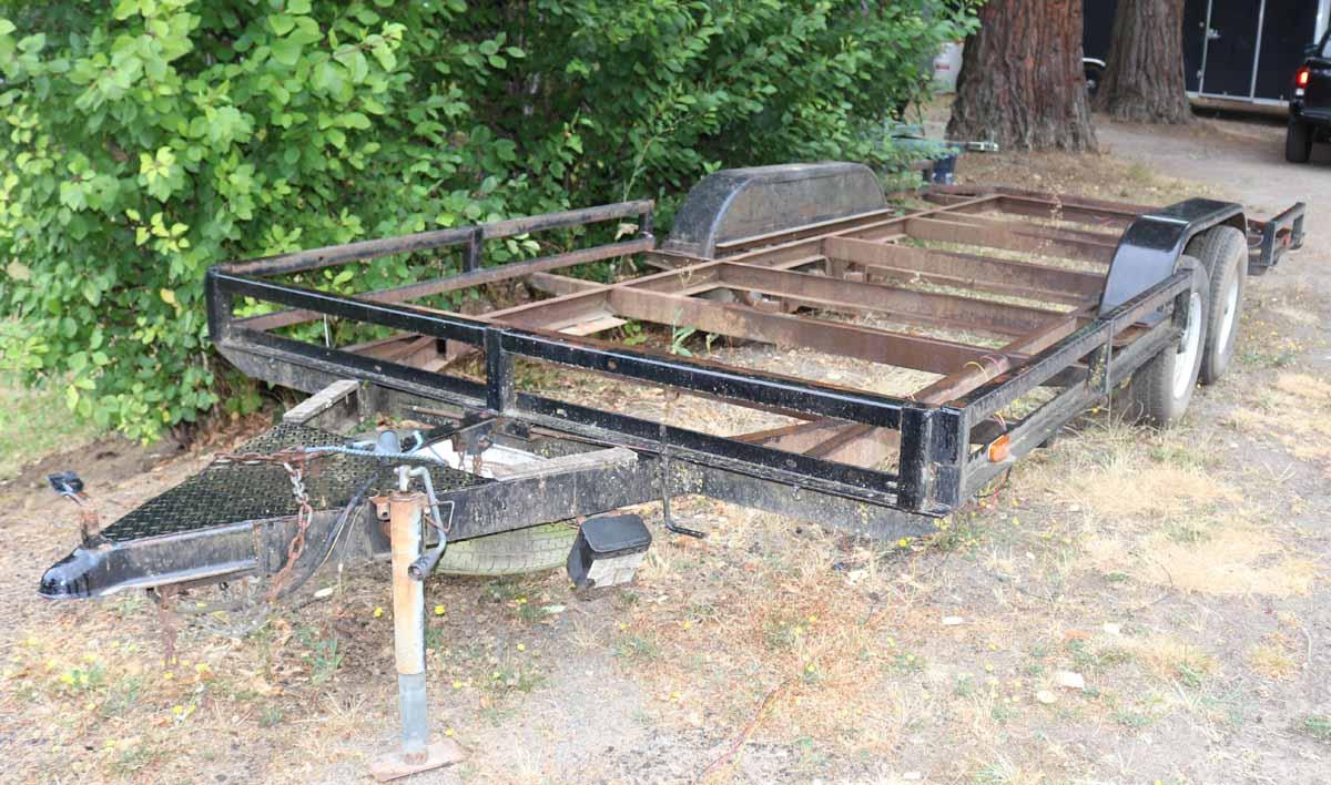 18' Flatbed Dual Axle Trailer