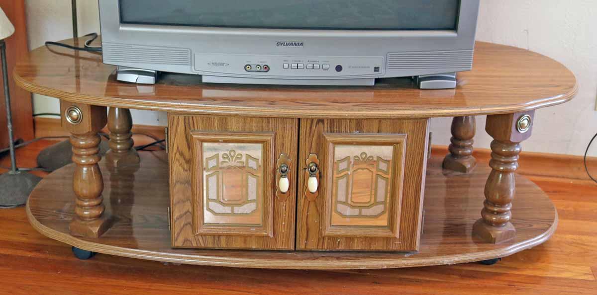 Coffee Table w/ Turned Legs & Storage