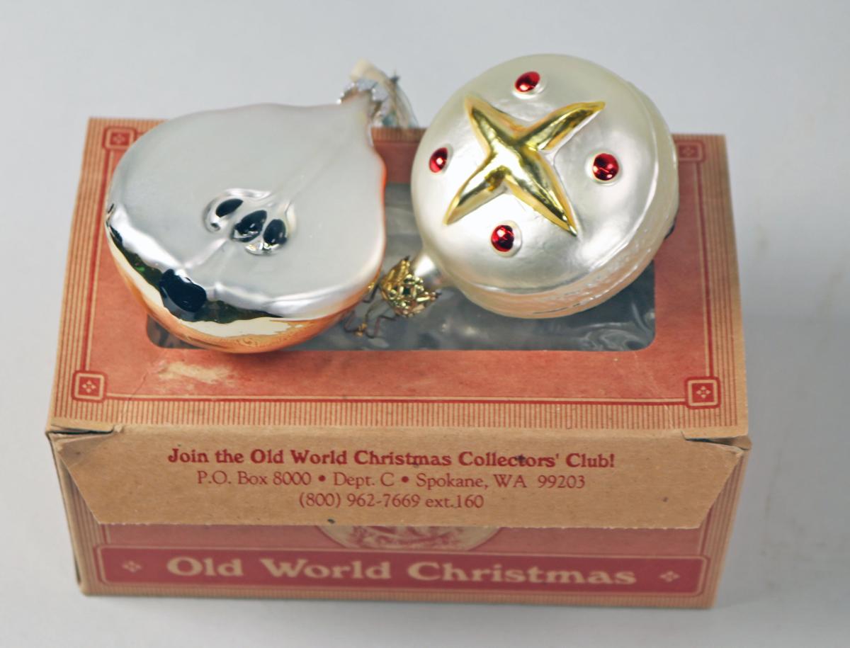 Assorted Christmas Ornaments - Décor Items