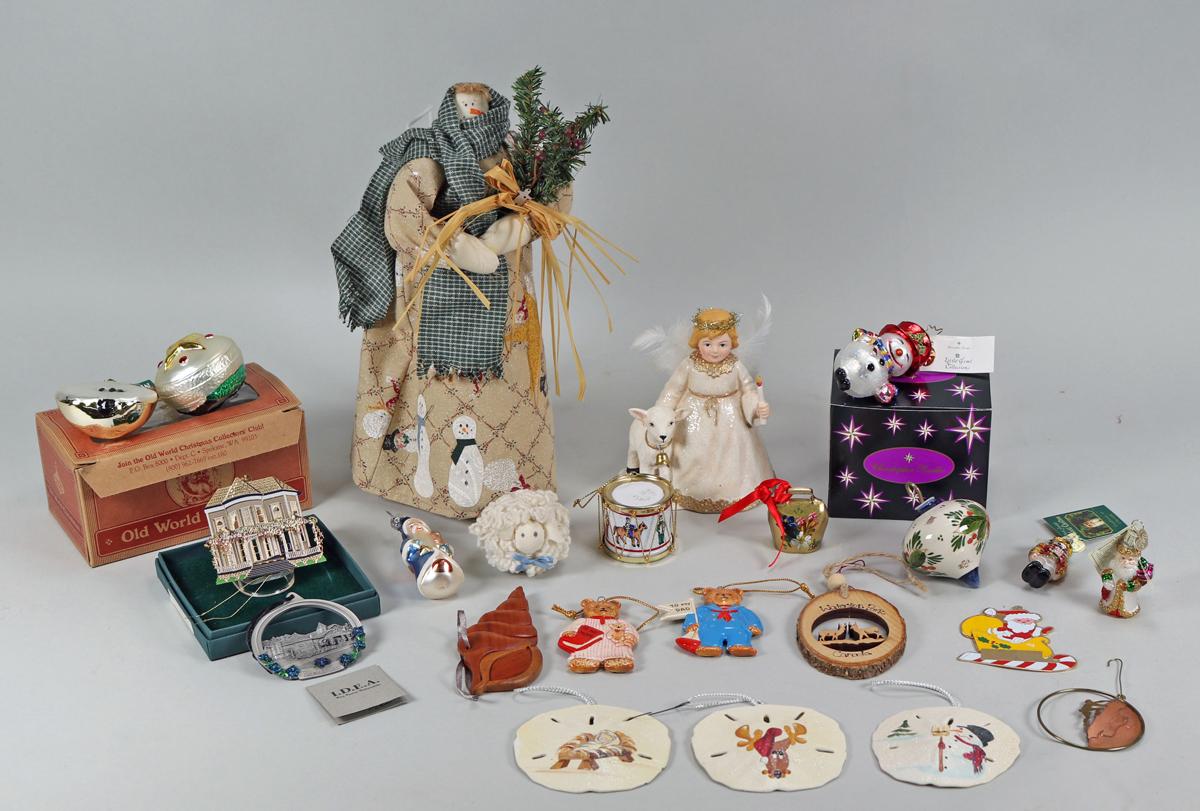 Assorted Christmas Ornaments - Décor Items