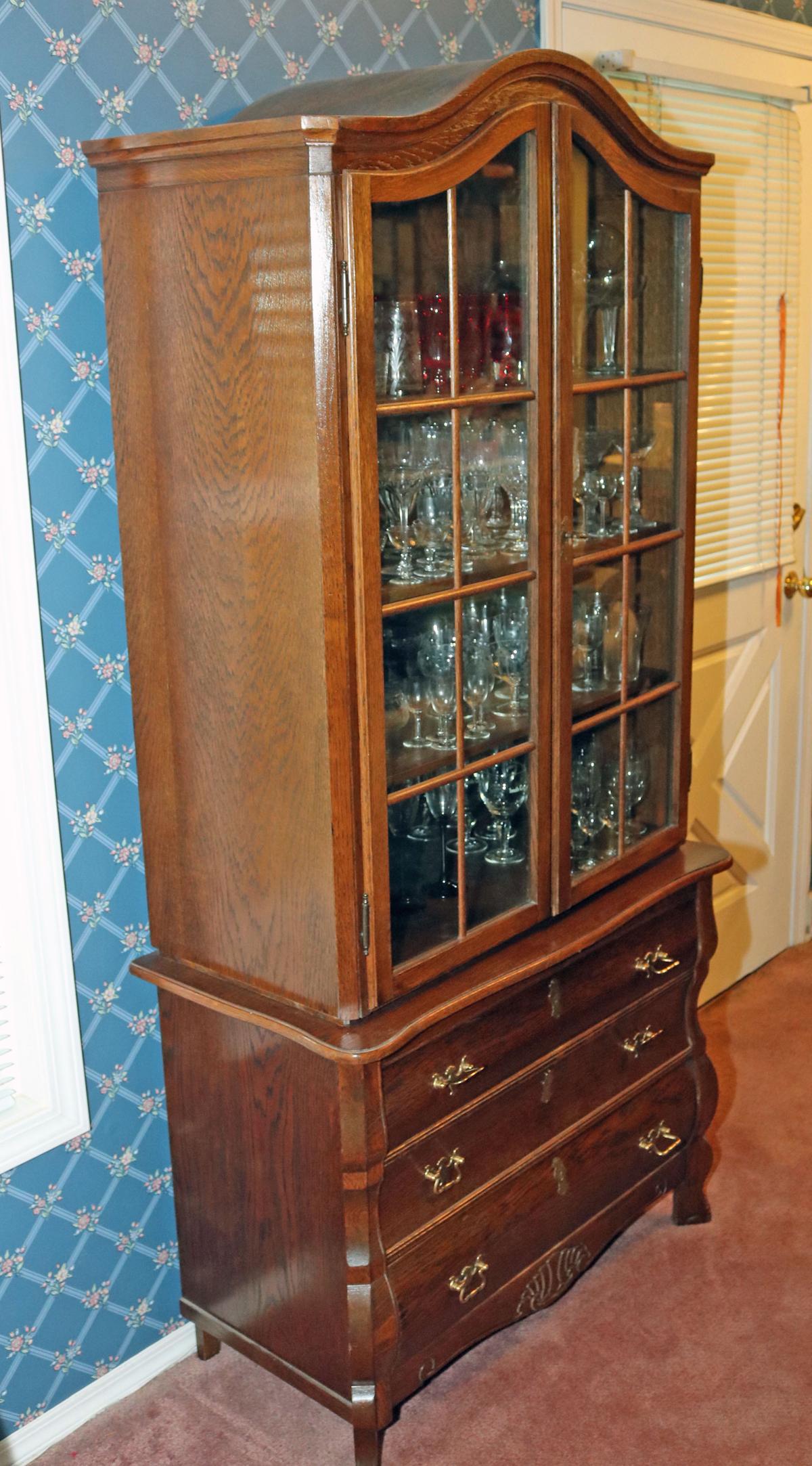 China Cabinet - Display w/ 3 Drawers