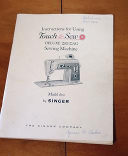 Singer Touch & Sew Sewing Machine Model 600 w/ Cabinet
